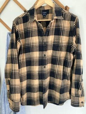 J. Crew Men’s Black and Beige Plaid Flannel Button-Down